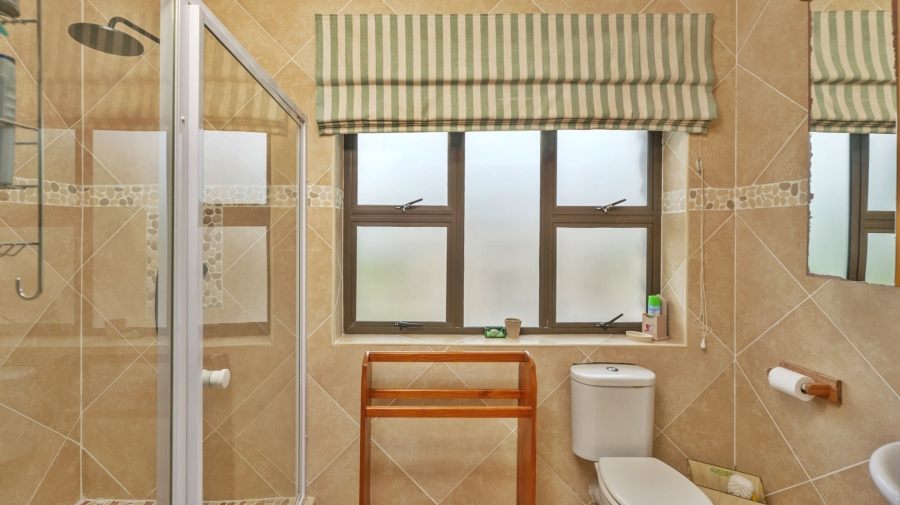 5 Bedroom Property for Sale in Struisbaai Western Cape